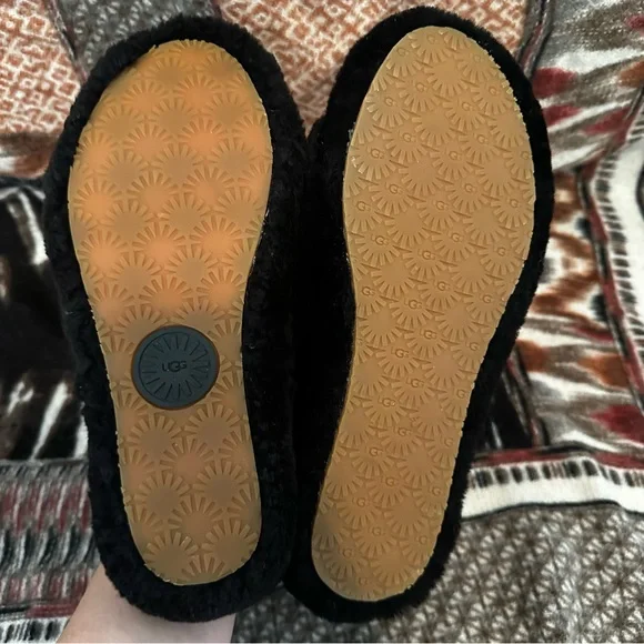 UGG Black Fluff Yeah Slippers size 6 slides womens - Picture 5 of 9